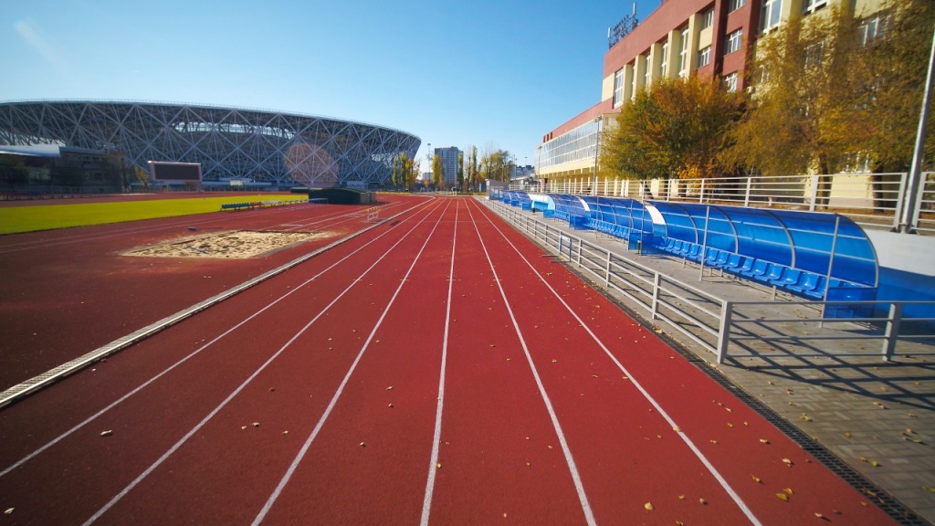 Беговые дорожки на стадионе ВГАФК, монолитное резиновое спортивное покрытие Эластур Л1